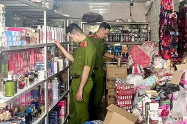 Phát hiện hơn 1.500 sản phẩm mỹ phẩm không rõ nguồn gốc tại Xã Phước Long