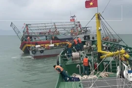 Bộ đội Biên phòng Đà Nẵng cứu nạn kịp thời tàu cá bị phá nước