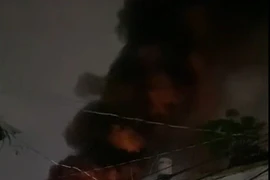 TP HCM: Cháy kho phế liệu, người dân hoảng loạn di chuyển khỏi khu vực