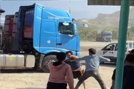 Mâu thuẫn tranh giành đá, hai tài xế ở Hàm Kiệm xảy ra xô xát