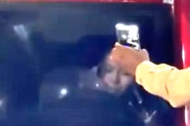 Clip nữ ca sĩ hít bóng cười trước mặt CSGT lan truyền trên mạng xã hội