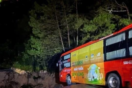 Đèo Mimosa đứt gãy hàng chục mét, xe khách thoát hiểm trong gang tấc