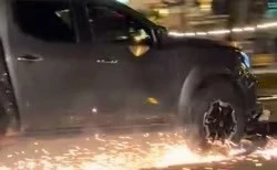 Giữ người khẩn cấp tài xế ô tô trong vụ kéo lê xe máy