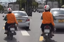 TP HCM xác minh vụ người phụ nữ mặc áo cam rải bột “lạ” trên đường