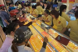 Chiều 6/8: Vàng SJC giao dịch sát mốc 124 triệu, vàng nhẫn ổn định