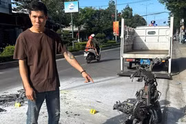 Điều tra vụ đốt xe giữa đường sau khi bị kiểm tra giao thông