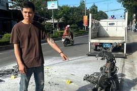 Điều tra vụ đốt xe giữa đường sau khi bị kiểm tra giao thông