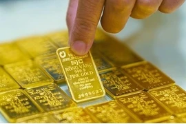 Thị trường vàng khởi sắc, doanh nghiệp điều chỉnh tăng 