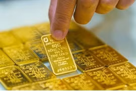 Thị trường vàng khởi sắc, doanh nghiệp điều chỉnh tăng 