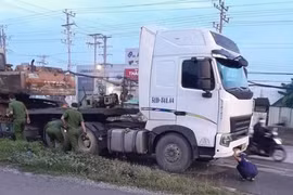 Ngã xe máy, hai người bị container cán qua tử vong tại Long An