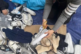 Tiêu hủy hơn 300 sản phẩm thời trang giả nhãn hiệu tại Nha Trang