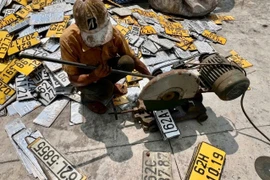 Tây Ninh tiêu hủy hơn 70.000 phôi đăng ký xe và biển số thu hồi