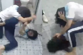 Nữ sinh đánh nhau trong nhà vệ sinh trường THCS Phú An gây xôn xao