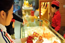 Giá vàng chiều 10/8: Vàng miếng SJC chốt tuần ở mức kỷ lục