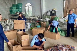 Gia Lai: Tạm giữ hơn 1.800 sản phẩm không rõ nguồn gốc tại hộ kinh doanh