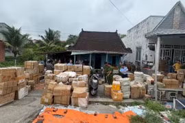 Phát hiện 3 điểm sản xuất, buôn bán nước hoa giả tại Cần Thơ