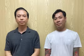 Mâu thuẫn sau va chạm giữa hai ô tô ở phường Bến Thành