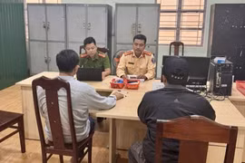 Xe khách tạt đầu, đi không đúng phần đường ở Gia Lai