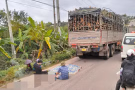 Va chạm xe tải và xe máy trên đường liên xã, một người tử vong