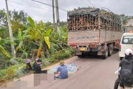 Va chạm xe tải và xe máy trên đường liên xã, một người tử vong