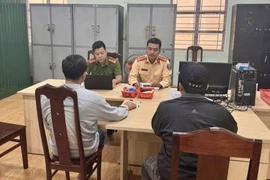 Xe khách tạt đầu, đi không đúng phần đường ở Gia Lai