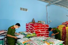 Cà Mau thu giữ 77 tấn phân bón, chế phẩm thủy sản không rõ nguồn gốc