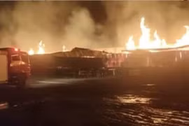 TPHCM xảy ra hai vụ cháy lớn tại nhà xưởng 