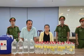 Dùng axit công nghiệp pha giấm, cặp vợ chồng bị bắt tại Đà Nẵng