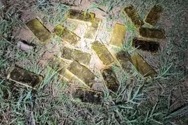 Tây Ninh: Thu giữ lượng lớn vàng bị bỏ lại gần biên giới