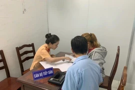 TP HCM: Nữ tài xế vượt đèn đỏ khi còn 10 giây, bị phạt 19 triệu đồng