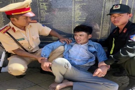 Phát hiện nghi phạm tàng trữ ma túy khi kiểm tra vi phạm giao thông