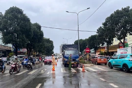 Va chạm giữa xe tải và xe máy khiến hai ông cháu tử vong ở Gia Lai