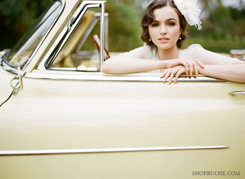 Những kiểu tóc mùa hè tuyệt đẹp cho cô dâu