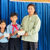 2 học sinh ở Gia Lai trả lại hơn 9 triệu đồng cho người đánh rơi