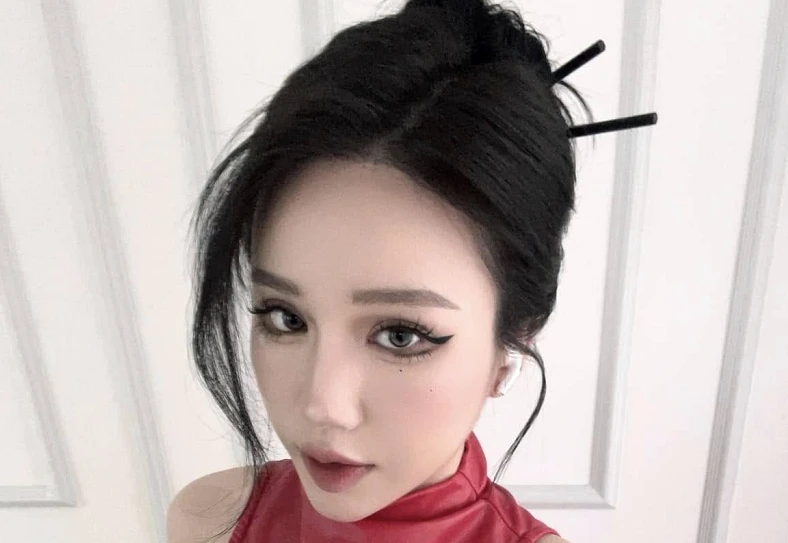 Streamer phú bà đình đám làng game đốn tim triệu ánh nhìn