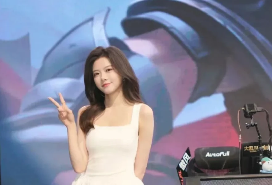 Lộ ảnh quá khứ, nữ thần LPL khiến fan không tin nổi mắt