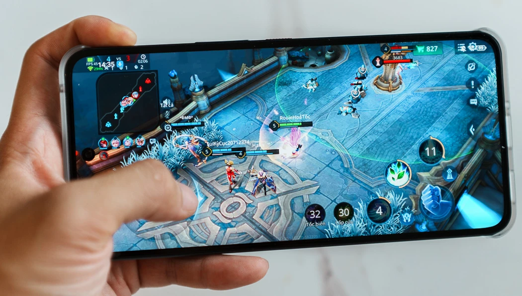 Chiếc gaming phone mới nổi bật với sạc 80W và đèn LED