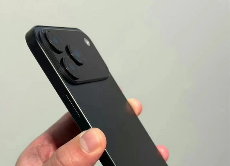 iPhone 17 Pro Max lộ thiết kế camera phá cách chưa từng có