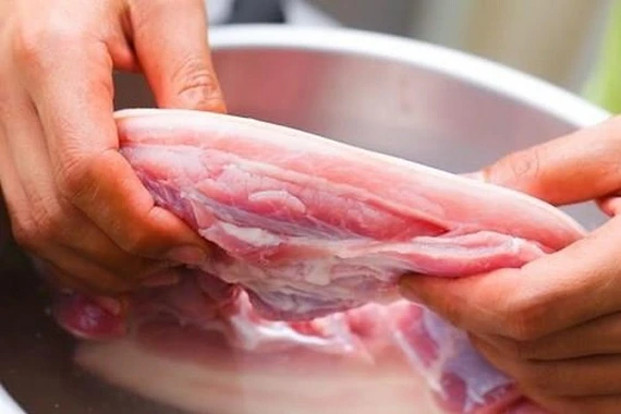 Sai lầm khi chế biến thịt lợn “rước bệnh” vào người chị em cần loại bỏ ngay