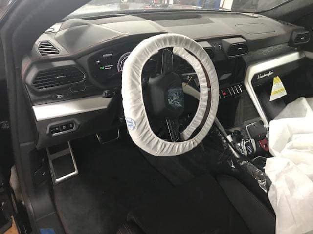 Chồng siêu mẫu Ngọc Thạch chi vài chục tỷ tậu Lamborghini Urus - Hình 7 Chong sieu mau Ngoc Thach chi vai chuc ty tau Lamborghini Urus-Hinh-7