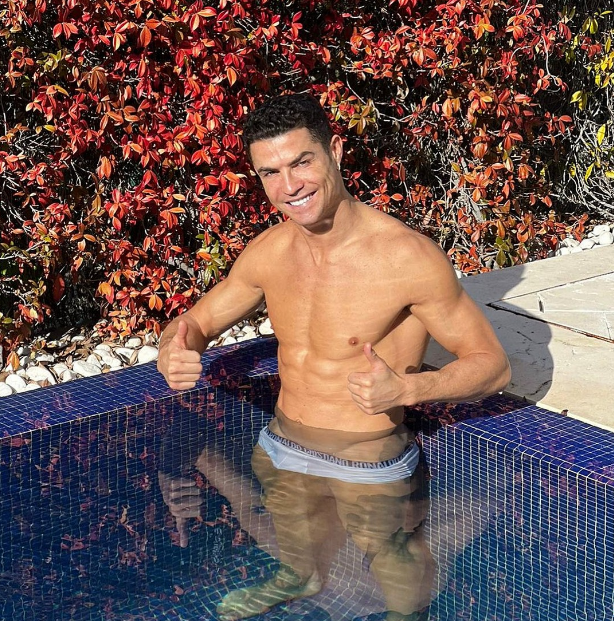 Lần đi tắm đêm CR7 từng hút 664 triệu người xem - Hình 6 Lan di tam dem CR7 tung hut 664 trieu nguoi xem-Hinh-6
