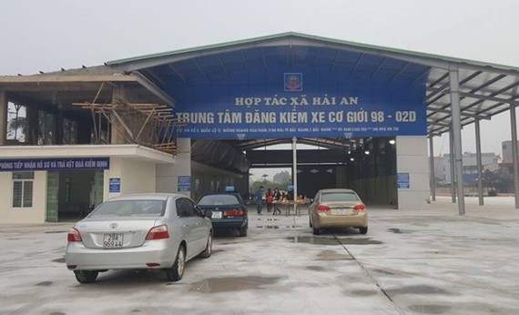 Đình chỉ dây chuyển kiểm định 2 trung tâm đăng kiểm để lọt xe cũ nát Dinh chi day chuyen kiem dinh 2 trung tam dang kiem de lot xe cu nat