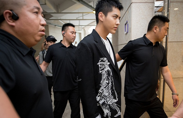 Nhân viên sống khốn khổ sau khi Ngô Diệc Phàm ngồi tù Nhan vien song khon kho sau khi Ngo Diec Pham ngoi tu