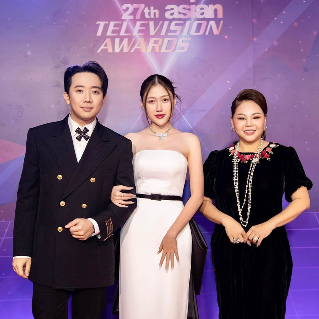 “Đại gia đồng bằng Sông Cửu Long” tiết lộ lý do đeo kín kim cương - Hình 7 “Dai gia dong bang Song Cuu Long” tiet lo ly do deo kin kim cuong-Hinh-7