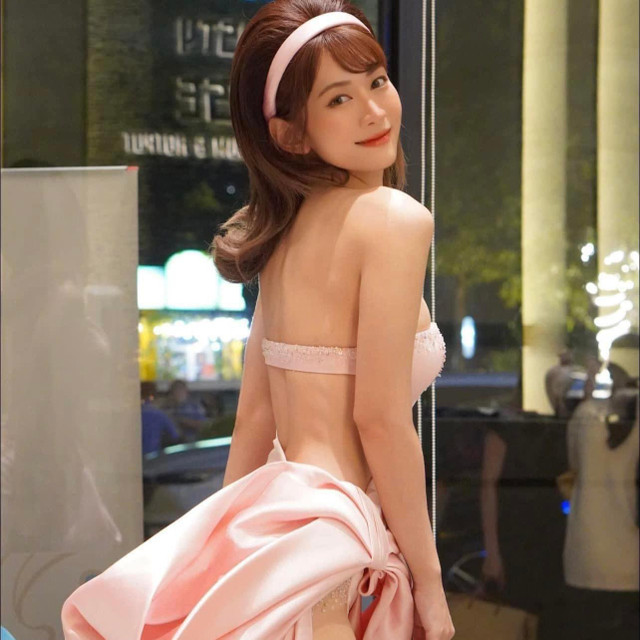 Lê Bống lộ chân cột đình trên thảm đỏ với bộ cánh kỳ quặc - Hình 5 Le Bong lo chan cot dinh tren tham do voi bo canh ky quac-Hinh-5