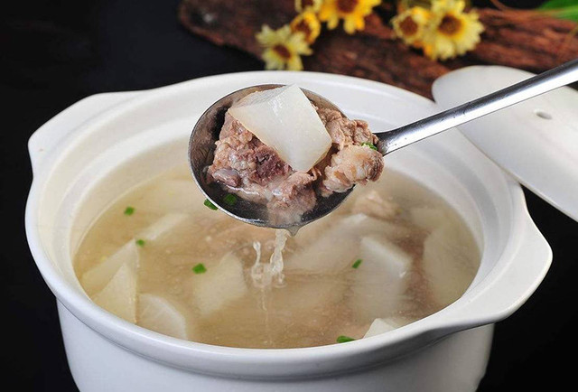 Hầm xương nhưng nước đục, không thơm chỉ vì sai lầm này - Hình 2 Ham xuong nhung nuoc duc, khong thom chi vi sai lam nay-Hinh-2