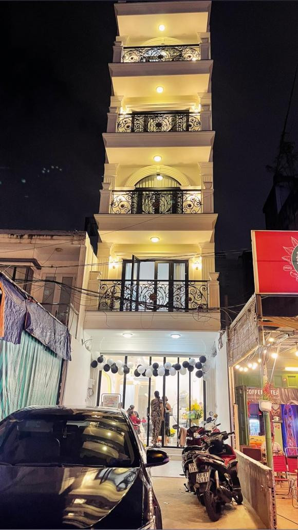 Em gái Nhã Phương khoe nhà, đưa bố mẹ vào Sài Gòn sống cùng - Hình 3 Em gai Nha Phuong khoe nha, dua bo me vao Sai Gon song cung-Hinh-3