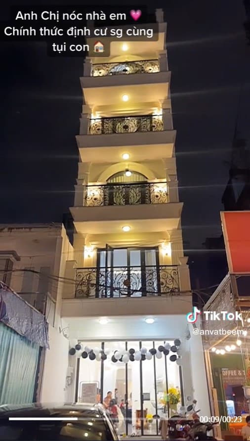 Em gái Nhã Phương khoe nhà, đưa bố mẹ vào Sài Gòn sống cùng - Hình 4 Em gai Nha Phuong khoe nha, dua bo me vao Sai Gon song cung-Hinh-4
