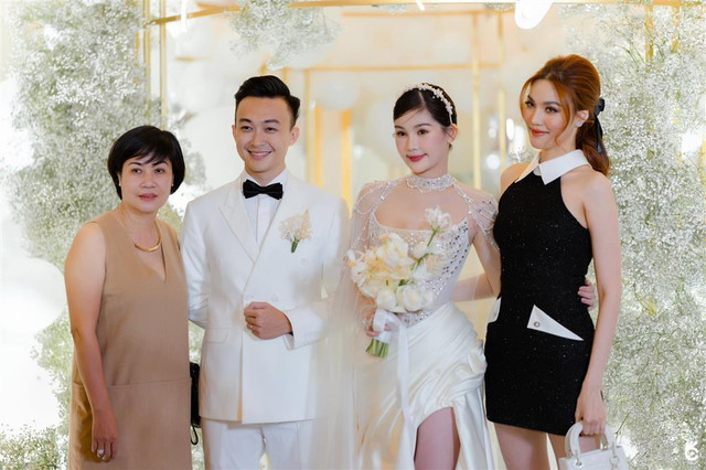 Lộ diện mỹ nhân bắt được hoa cưới Lê Âu Ngân Anh - Hình 11 Lo dien my nhan bat duoc hoa cuoi Le Au Ngan Anh-Hinh-11