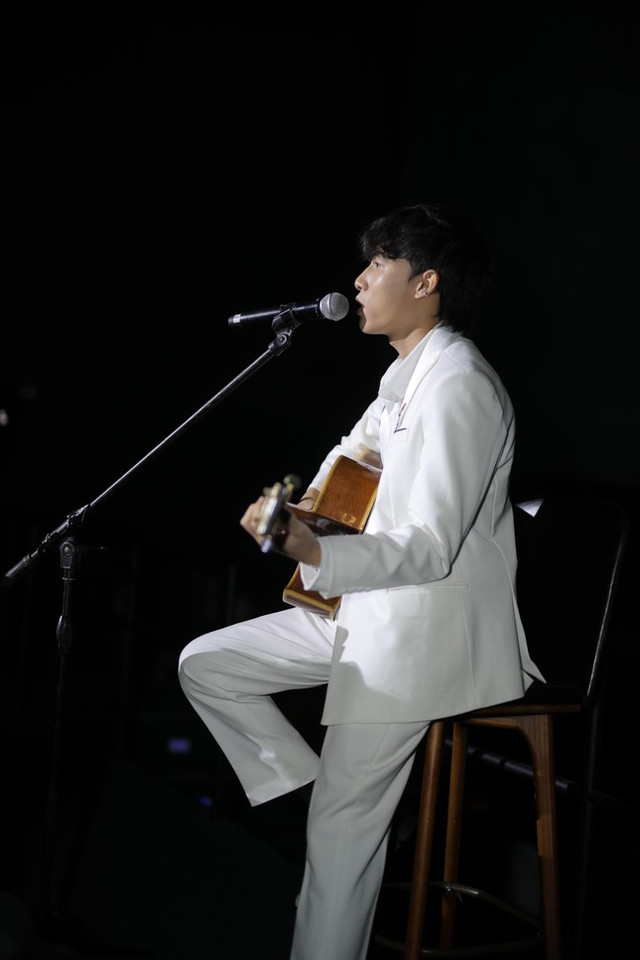 "Soái ca" gen Z khuynh đảo giới trẻ với loạt "hit" tự sáng tác - Hình 3 "Soái ca" gen Z khuynh đảo giới trẻ với loạt "hit" tự sáng tác ảnh 3